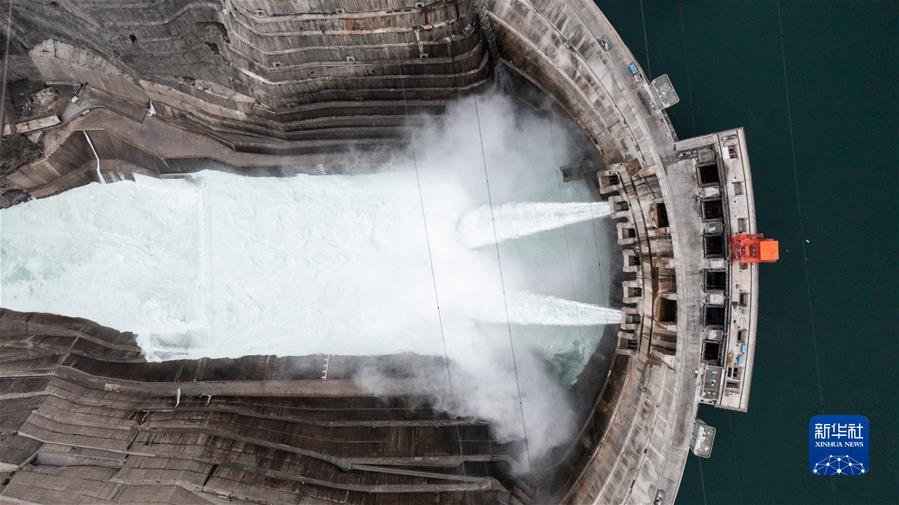 (圖文互動)(14)“中國經(jīng)濟(jì)發(fā)展前景一定會更加光明”——習(xí)近平總書記引領(lǐng)統(tǒng)籌推進(jìn)高質(zhì)量發(fā)展和高水平安全述評